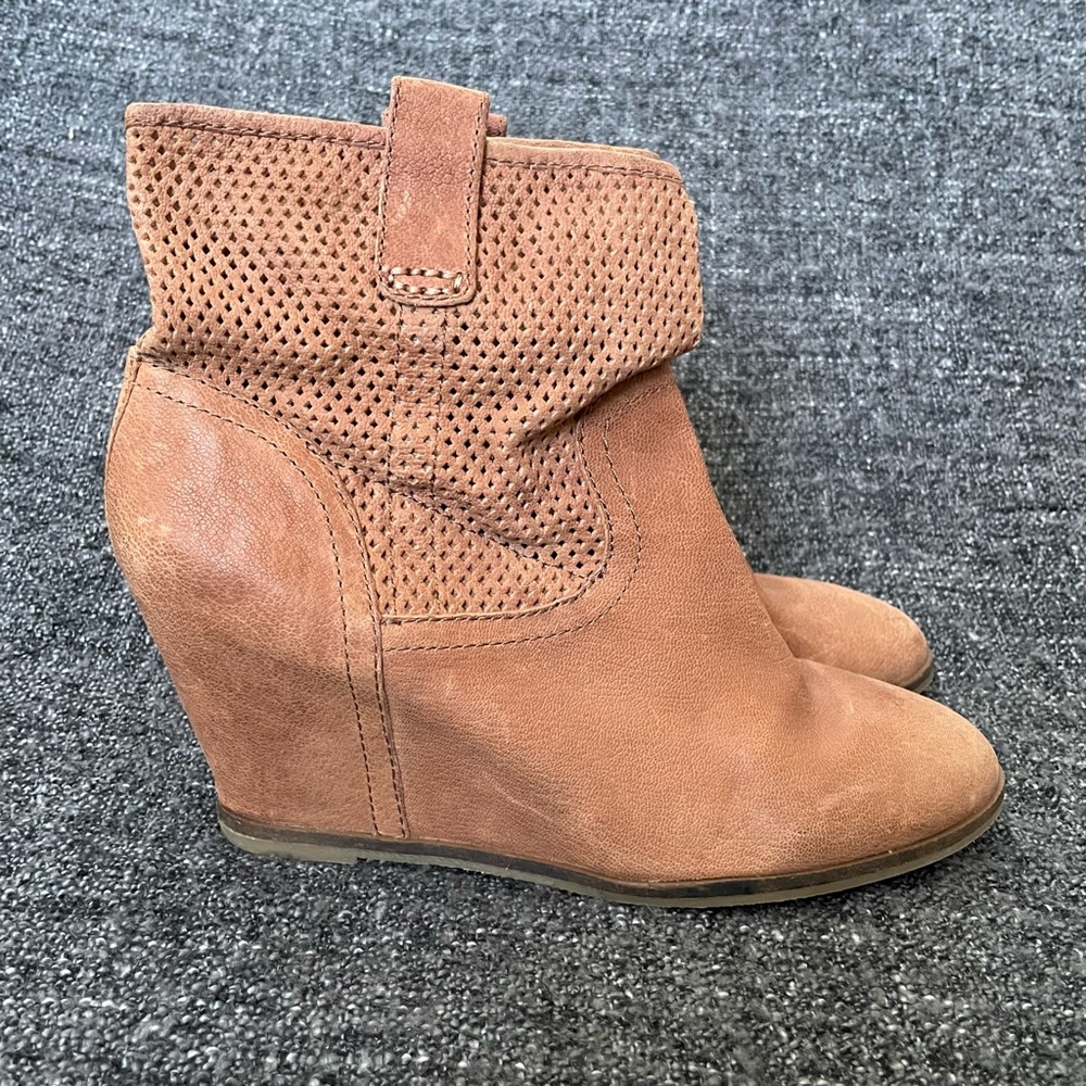 Lucky Brand Keno Boot Brown Leather Perforated Hidden Wedge Heel Women’s 11